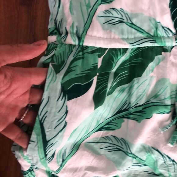 Old navy Leaf pattern romper, shorts size S petite - Picture 2 of 5